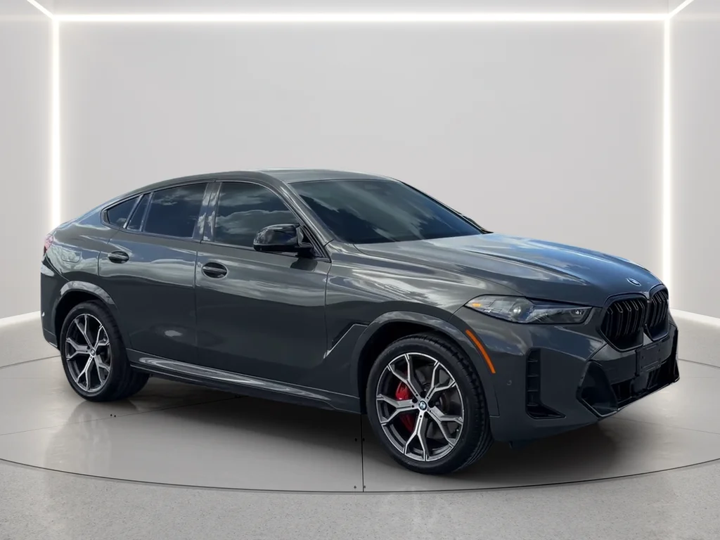 Used 2025 Gray BMW M60i image 3