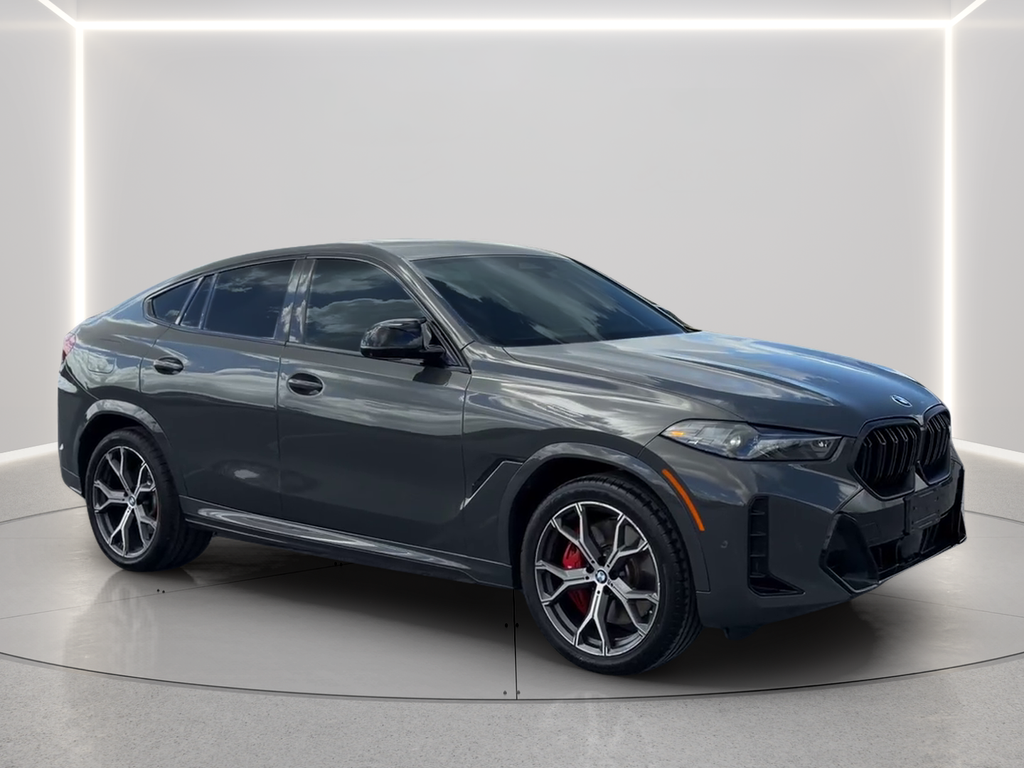 Used 2025 Gray BMW M60i image 3