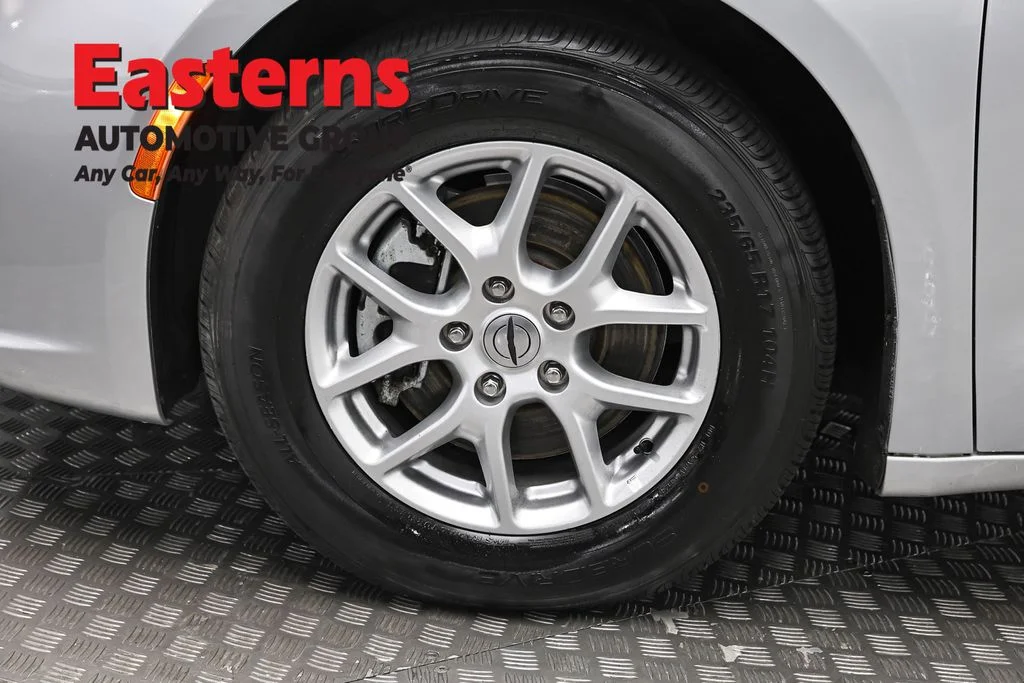 Used 2023 Silver Chrysler Touring L image 35
