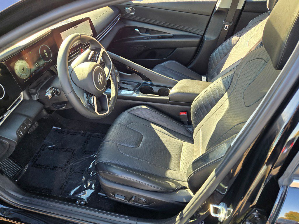 Used 2021 Phantom Black Hyundai Limited image 15