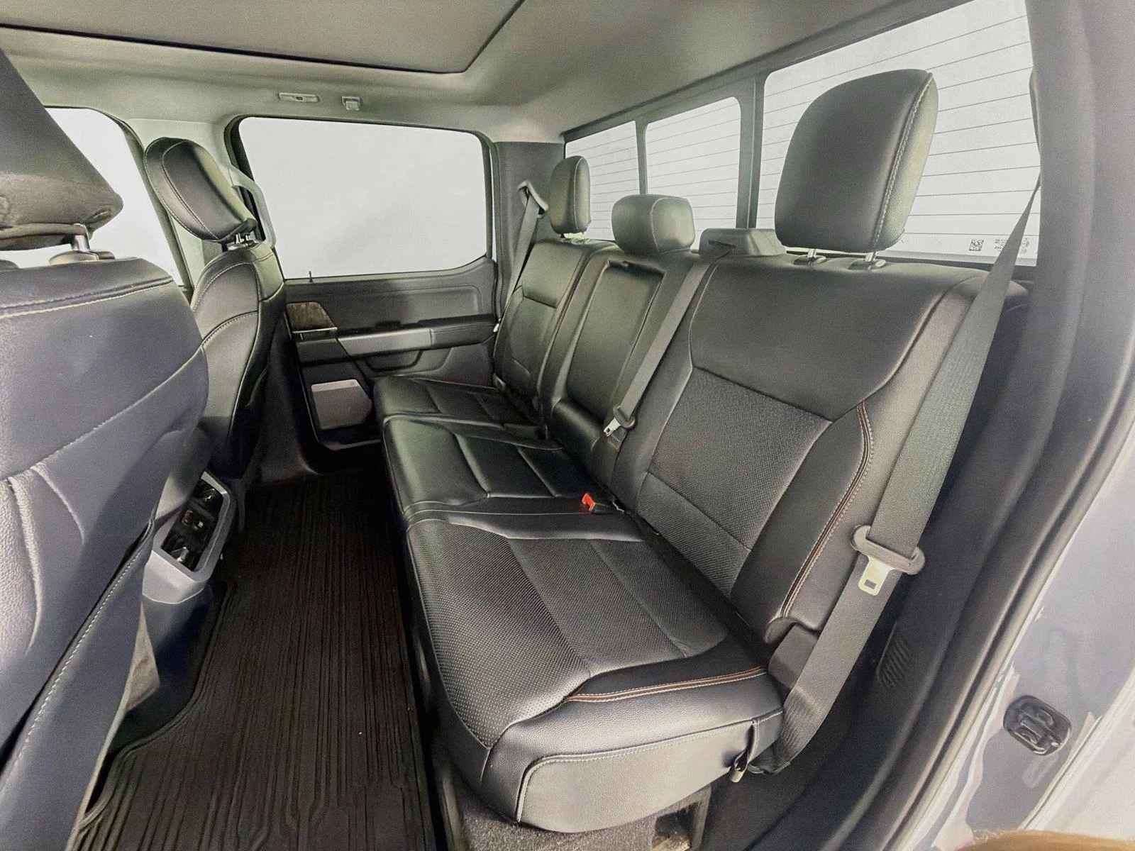 Used 2024 Glacier Gray Metallic Tri-Coat Ford LARIAT image 22