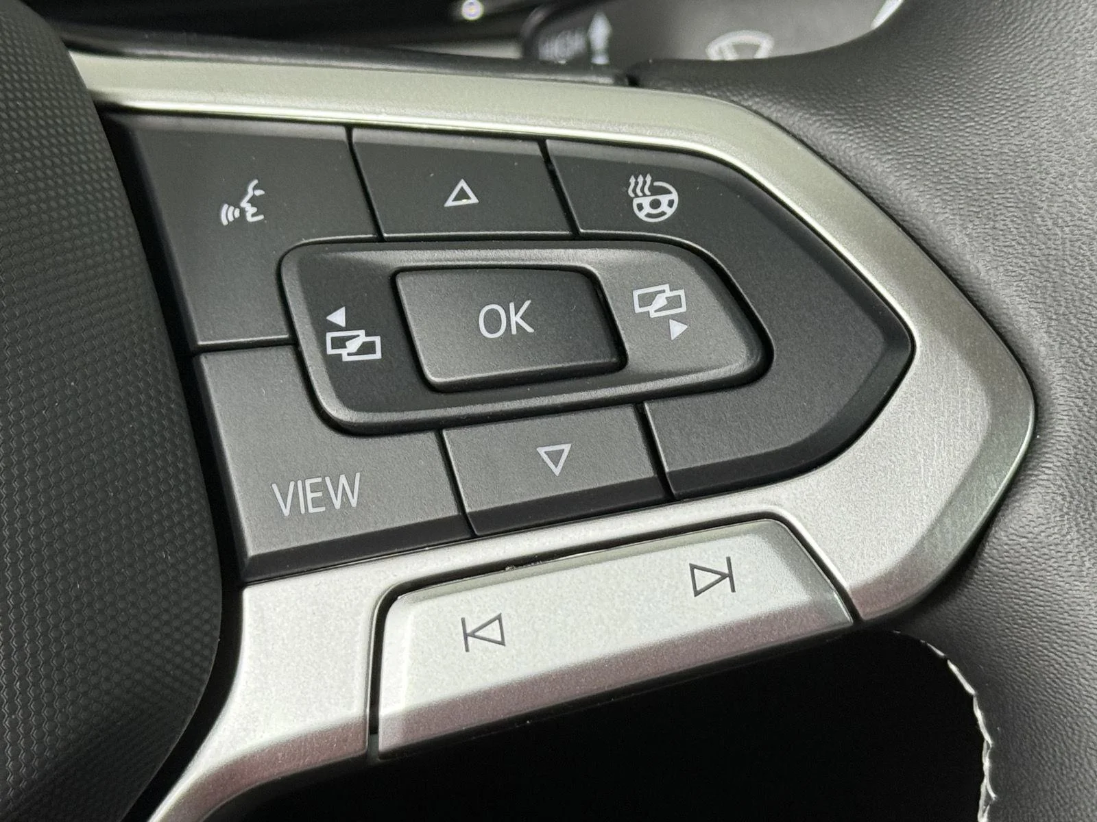 New 2027 Platinum Gray Metallic Volkswagen S image 26