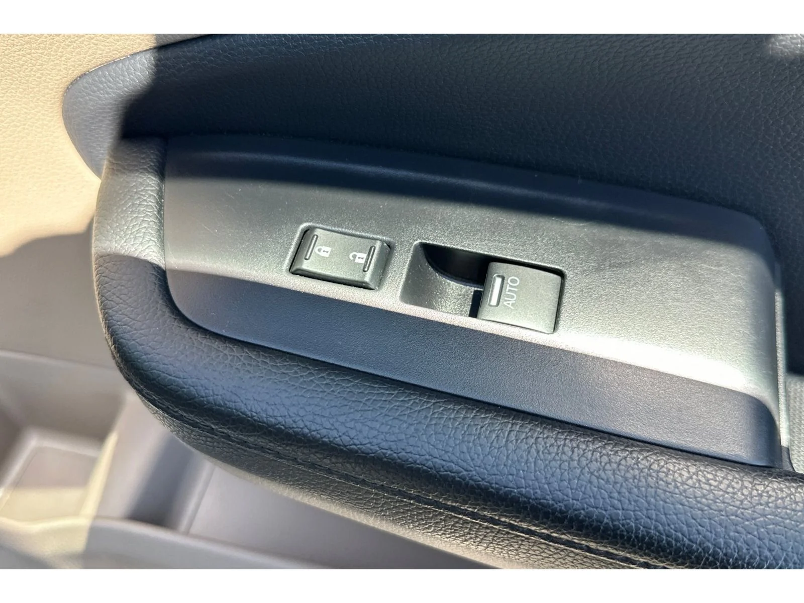 Used 2019 White Diamond Pearl Honda EX-L w/Navi & RES image 20