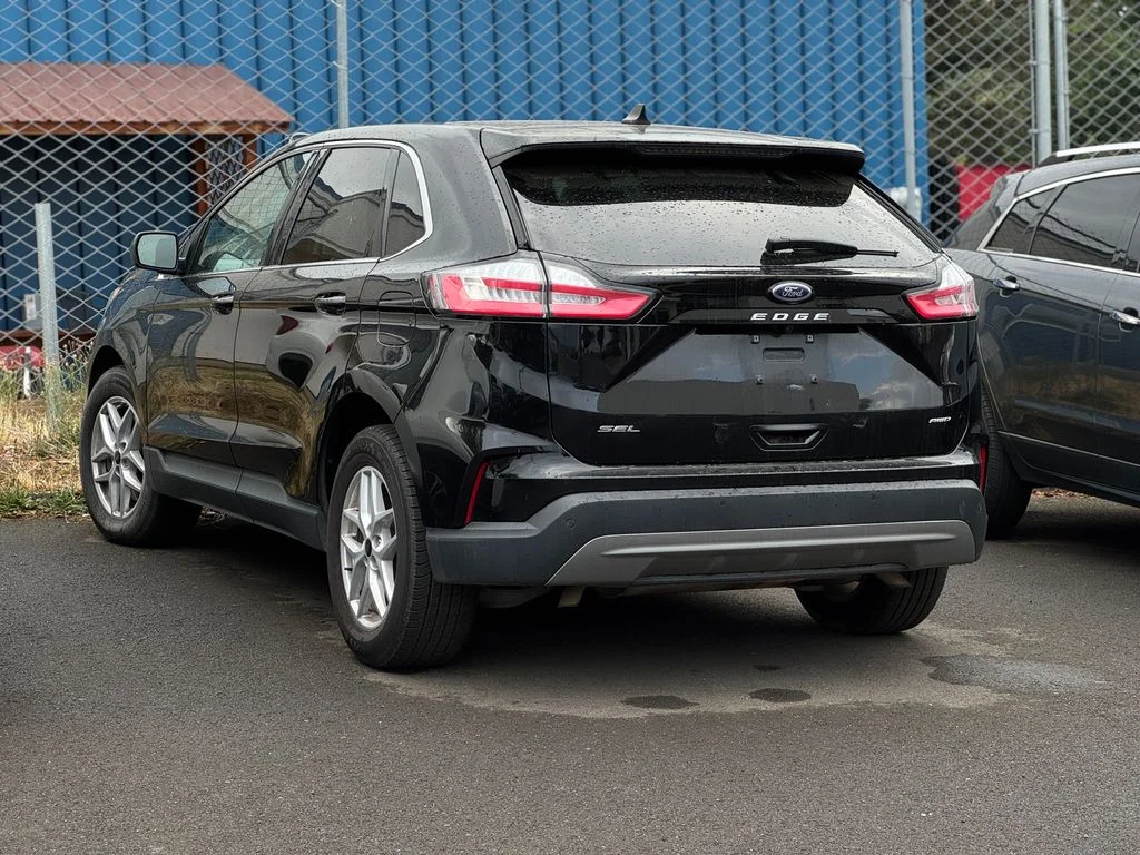 Used 2024 Black Metallic Ford SEL image 2
