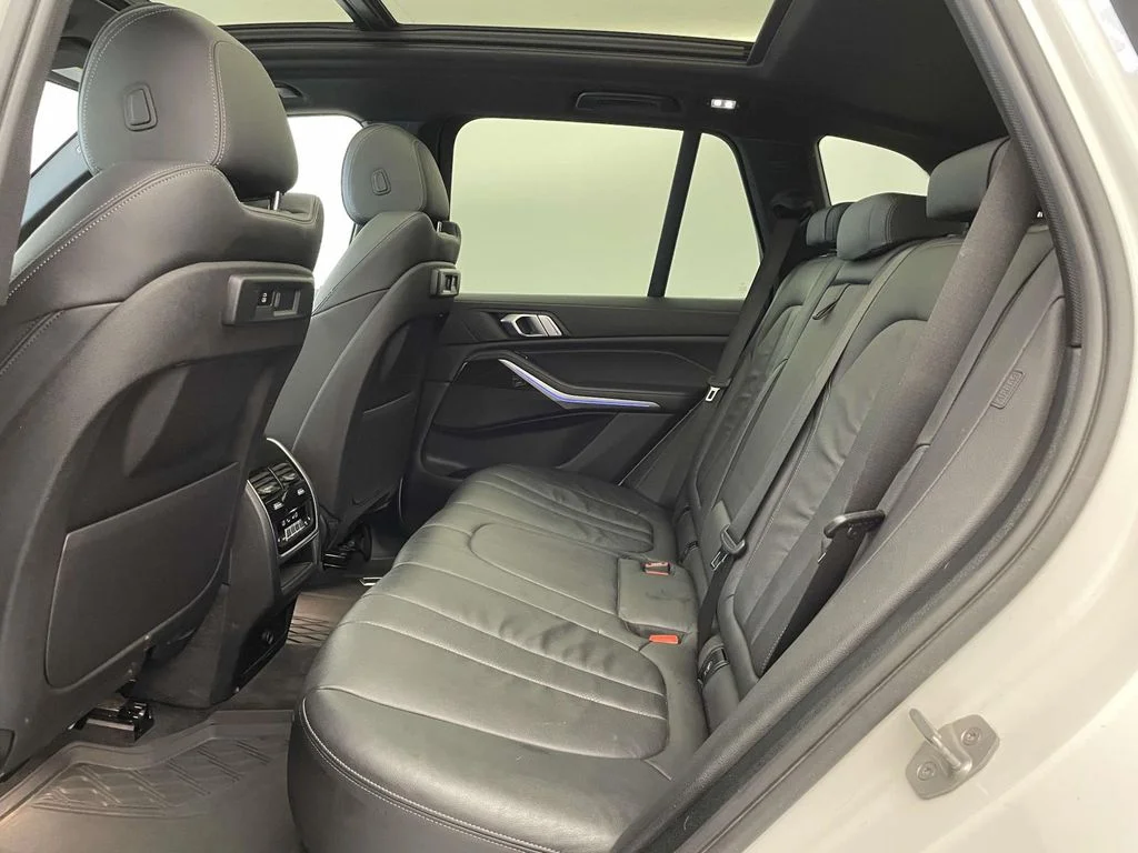 Used 2020 White BMW xDrive40i image 16