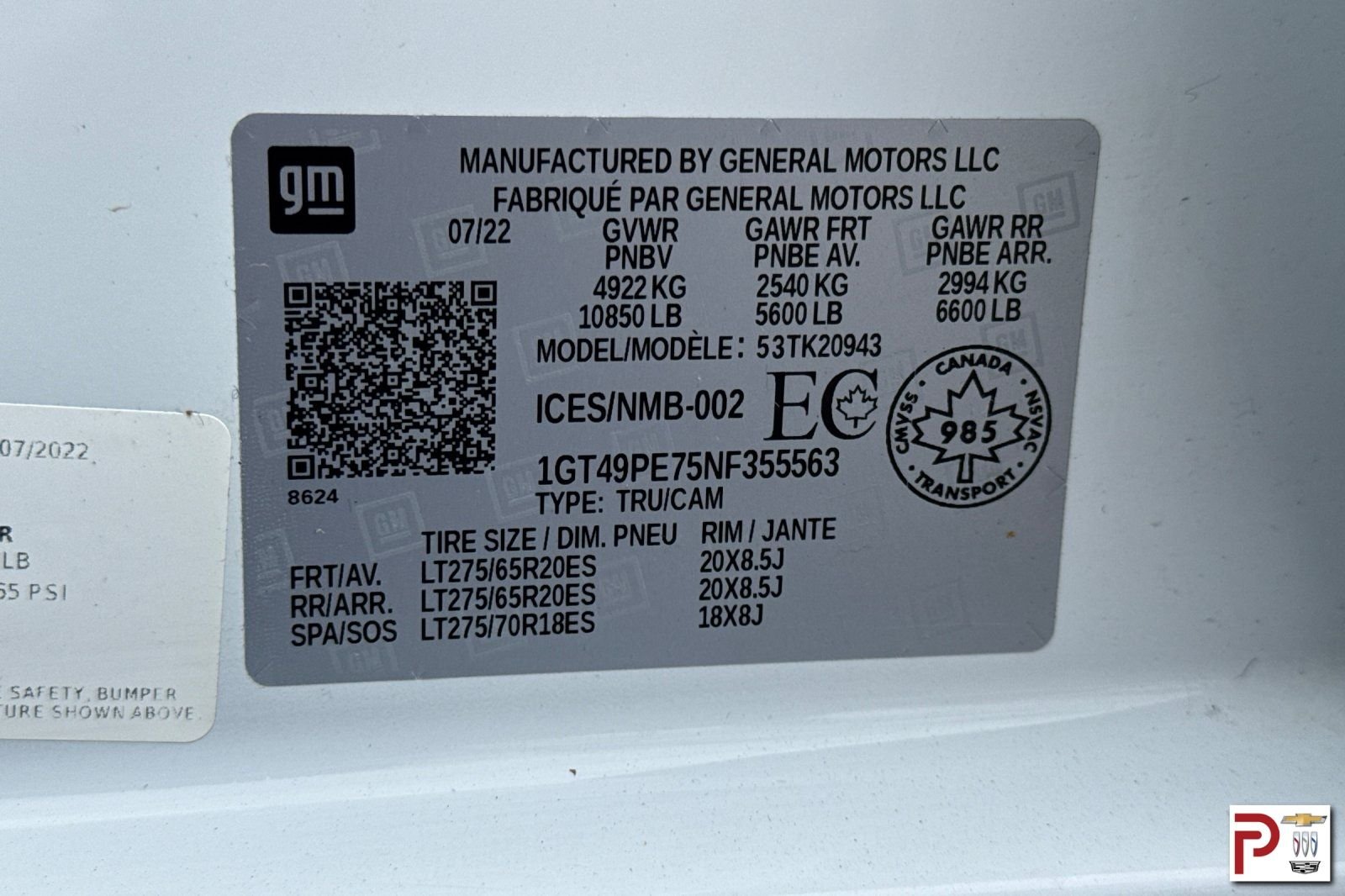 Used 2022 White GMC AT4 image 35