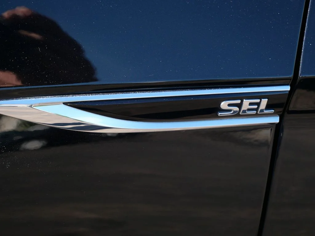 Used 2021 Black Volkswagen SEL image 10