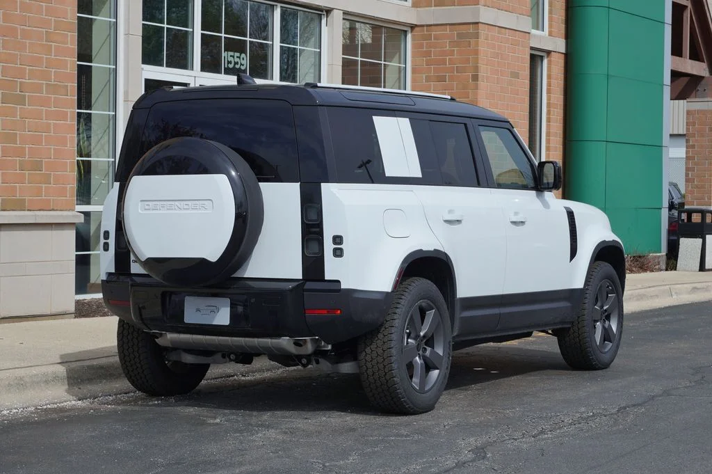 New 2026 Fuji White Land Rover S image 6