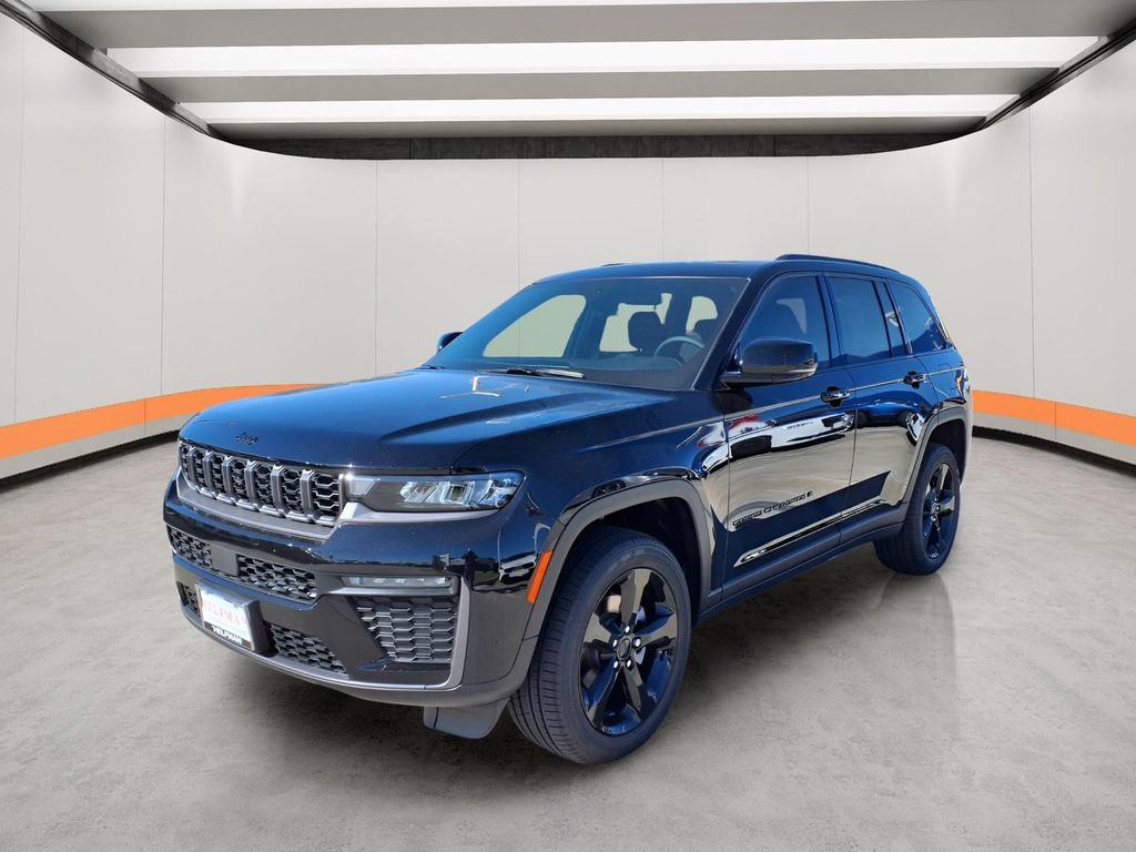 New 2026 Diamond Black Crystal Pearl-Coat Exterior Paint Jeep Limited image 3