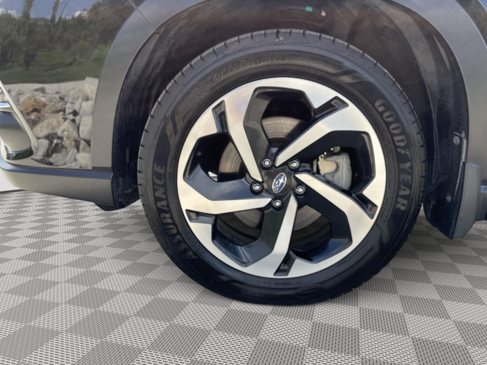 Used 2022 Crystal Black Silica Subaru Touring image 30