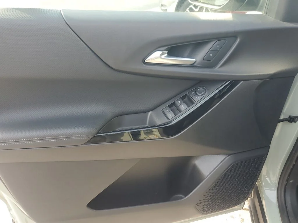Used 2025 Green Chevrolet LT image 17