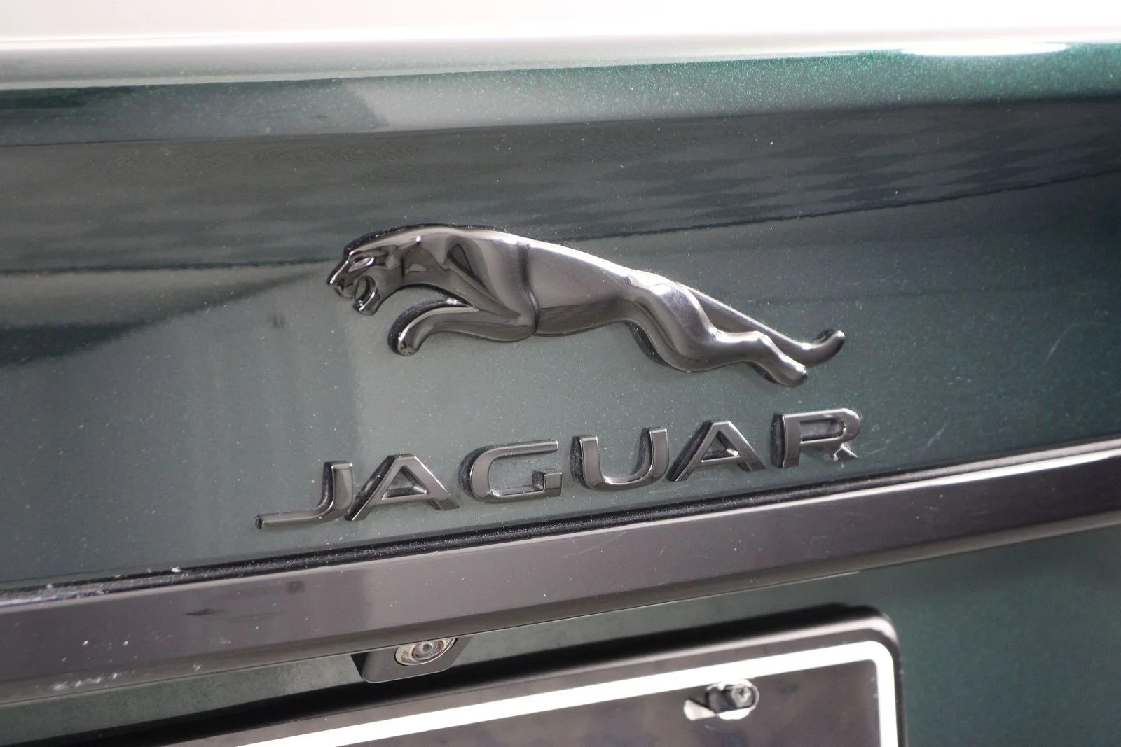 Used 2023 British Racing Green Metallic Jaguar SE image 20