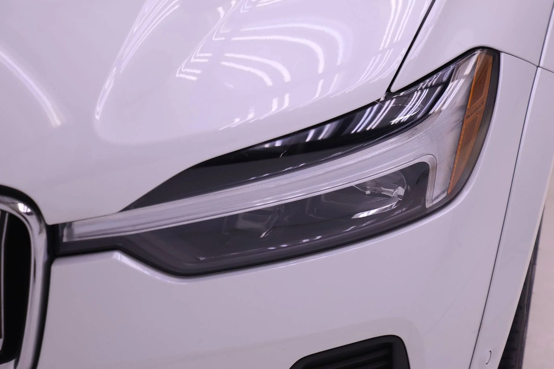 Certified Used 2023 White Volvo B5 Ultimate Bright Theme image 25