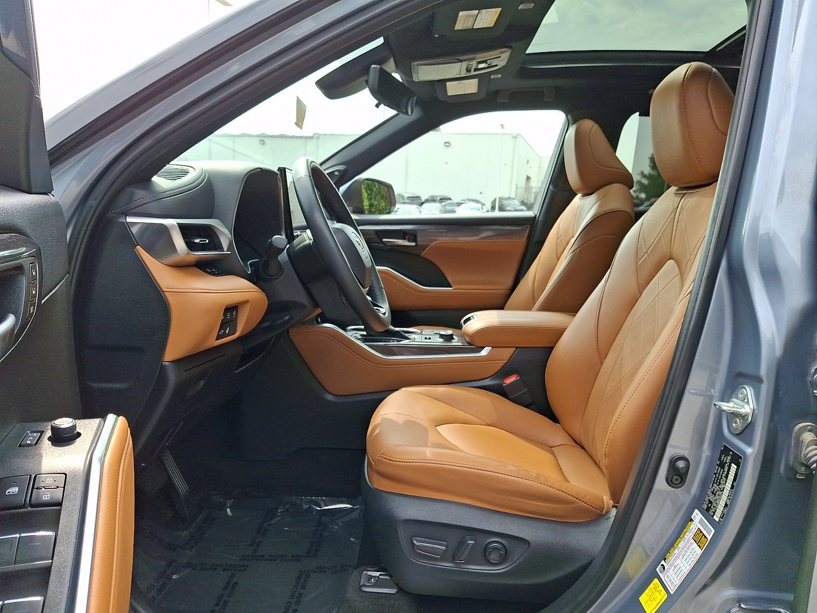 Used 2023 Moon Dust Toyota Platinum image 15