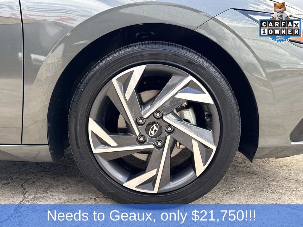 Used 2025 Gray Hyundai SEL Convenience image 18
