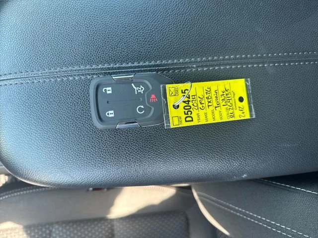 Used 2024 Summit White GMC SLE image 33