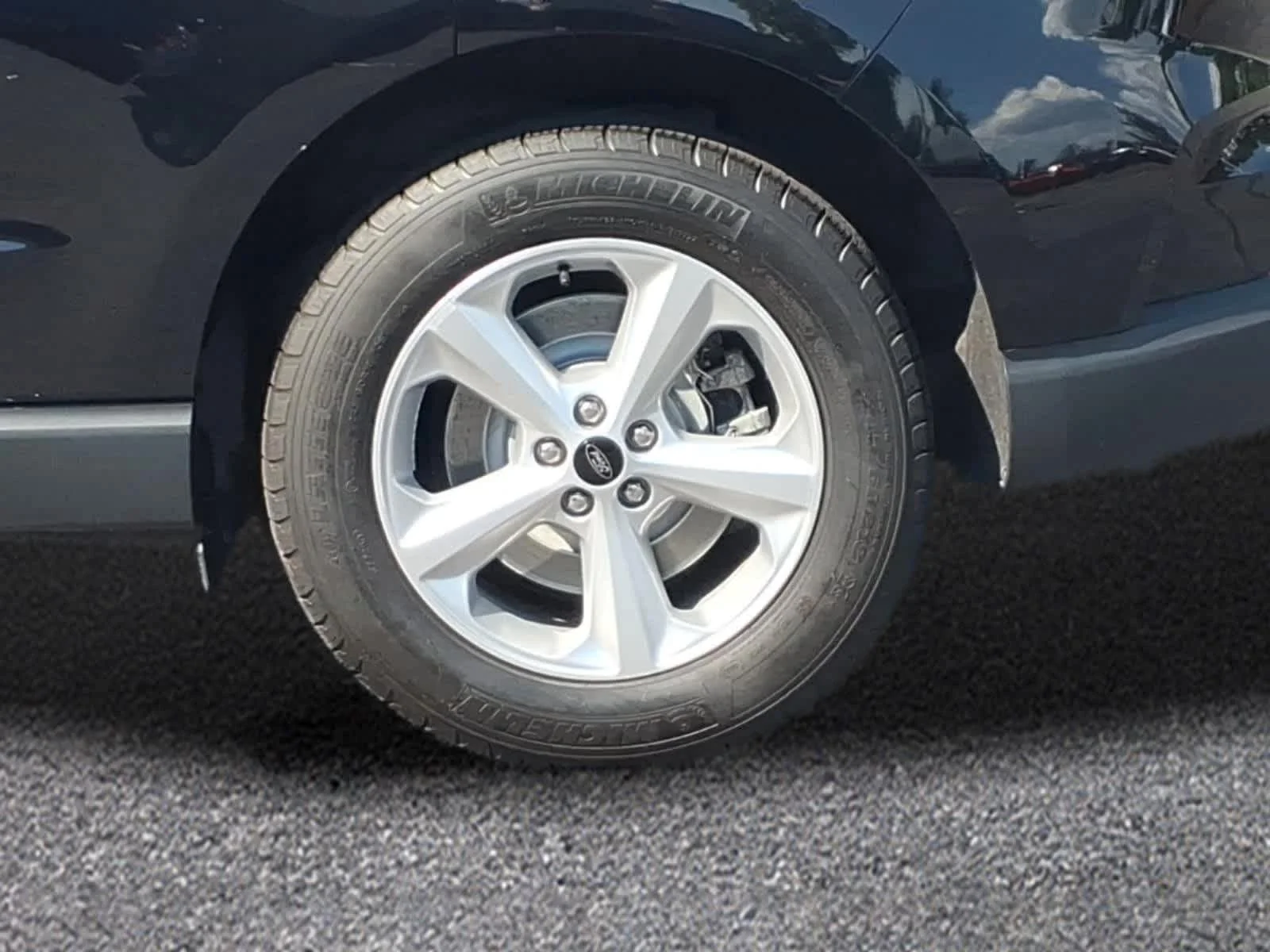 Used 2024 Agate Black Metallic Ford SE image 3