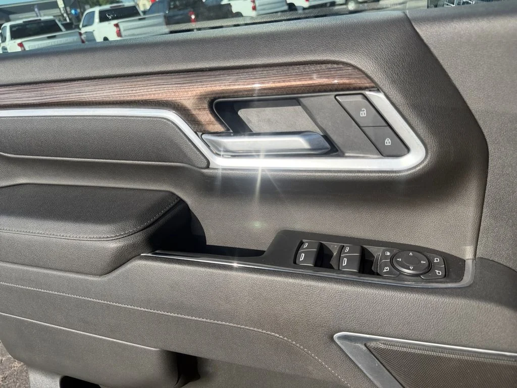 Used 2025 Sterling Gray Metallic Chevrolet LT DRW image 11