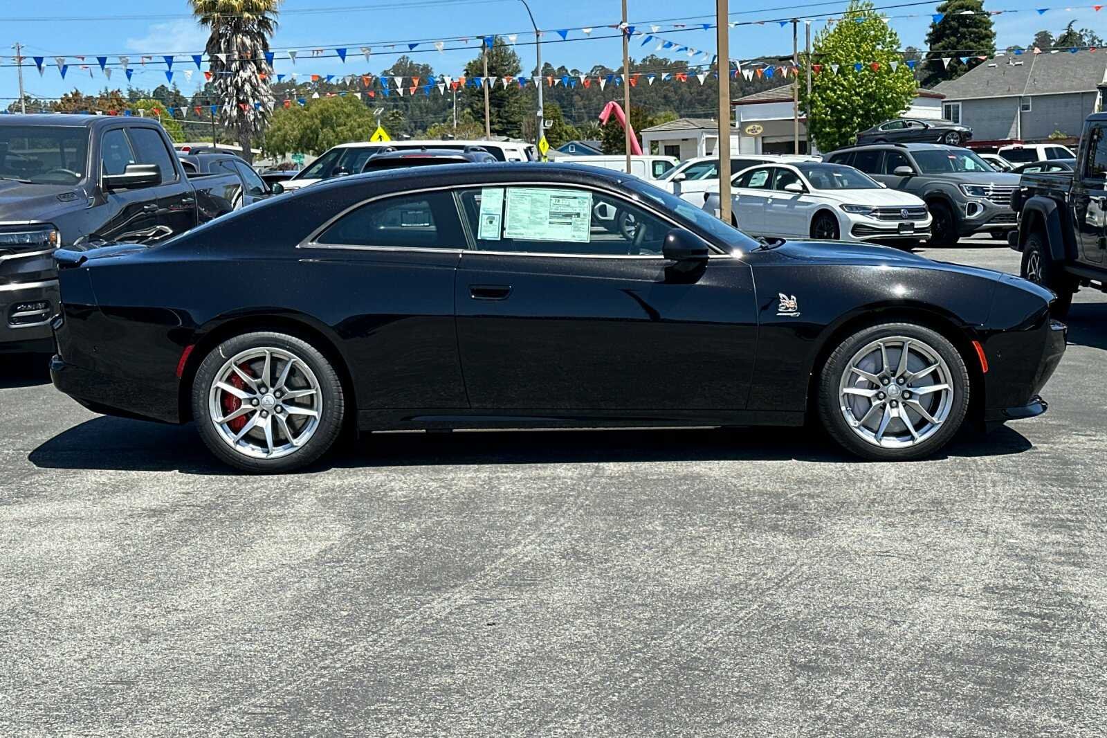 New 2025 Diamond Black Crystal Pearlcoat Dodge  image 3