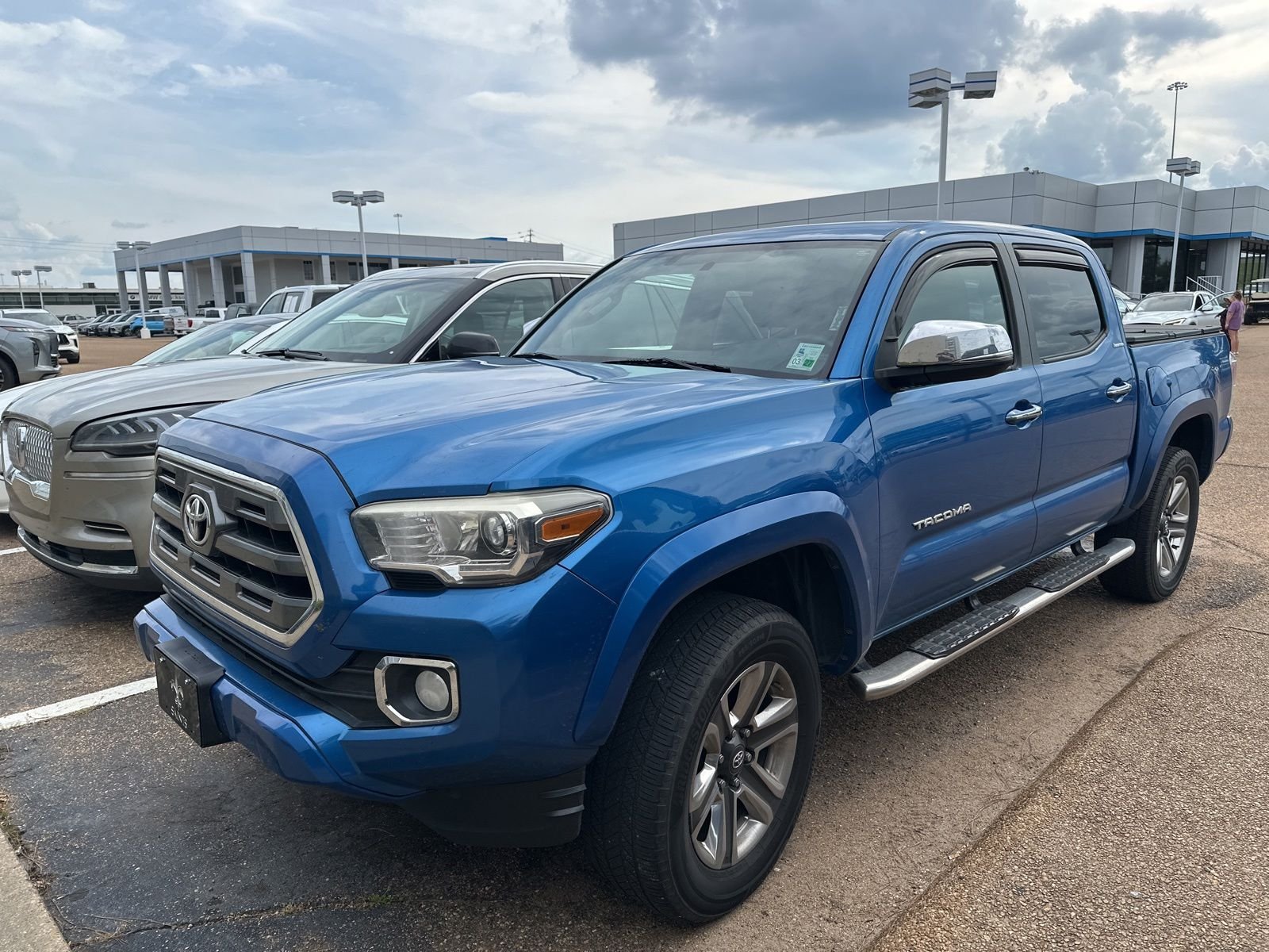 2017 Toyota Tacoma Limited Double Cab 4x4 V6 Auto Short Bed's photo