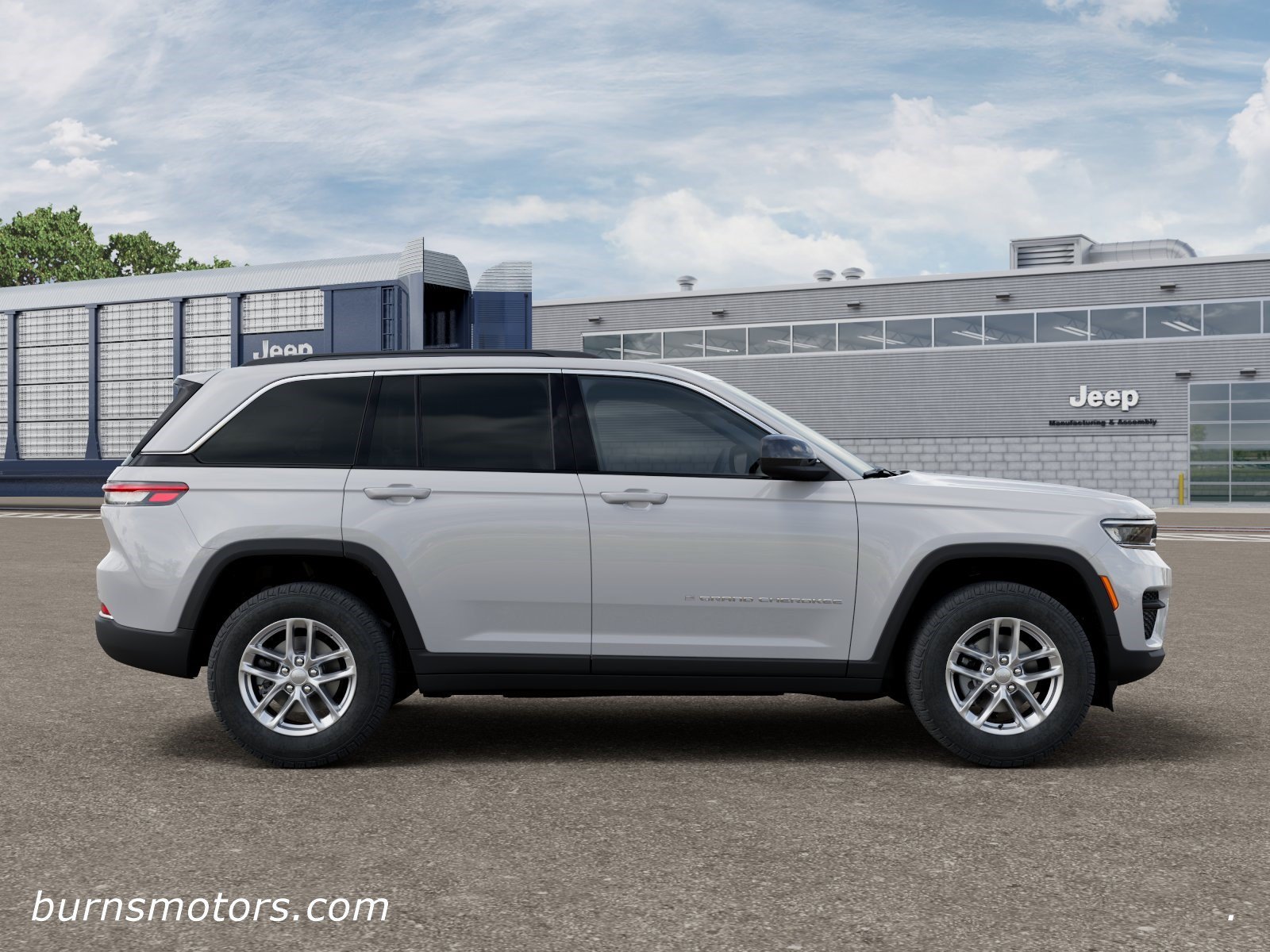 New 2026 Bright White Clear-Coat Exterior Paint Jeep Laredo image 21