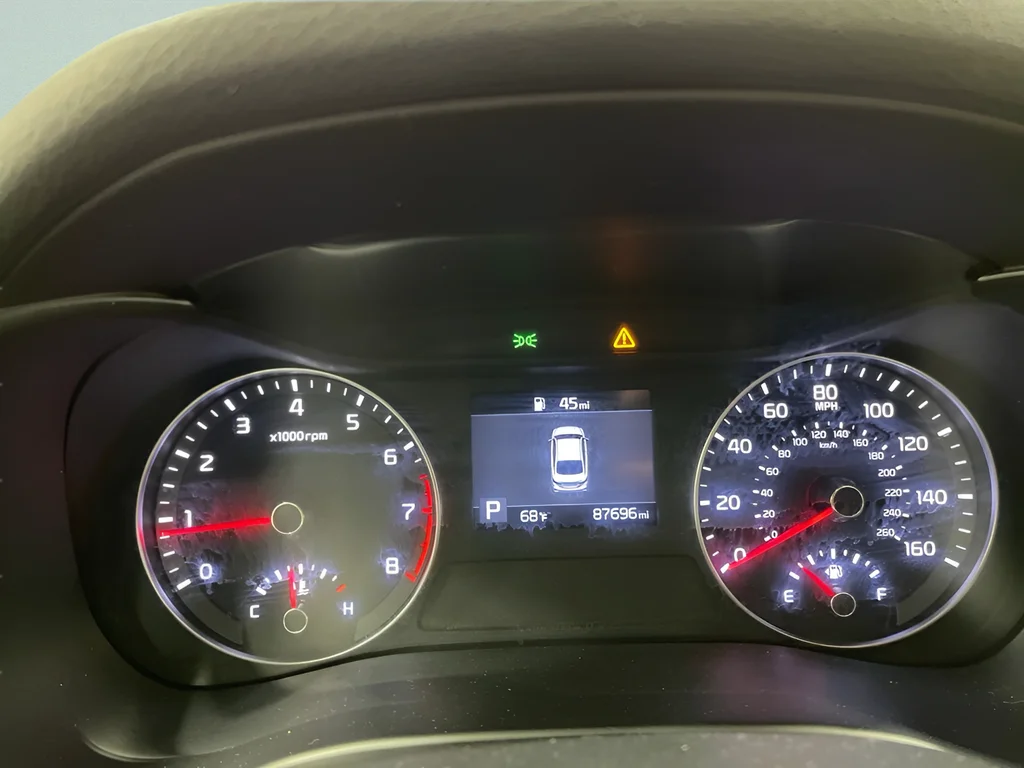 Used 2021 Currant Red Kia LXS image 5