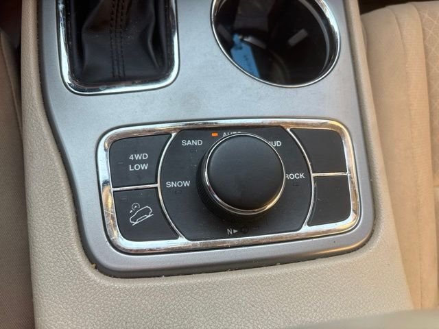 Used 2020 Silver Jeep Laredo E image 13