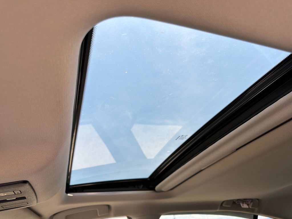Used 2020 Gray Nissan Platinum FWD image 23