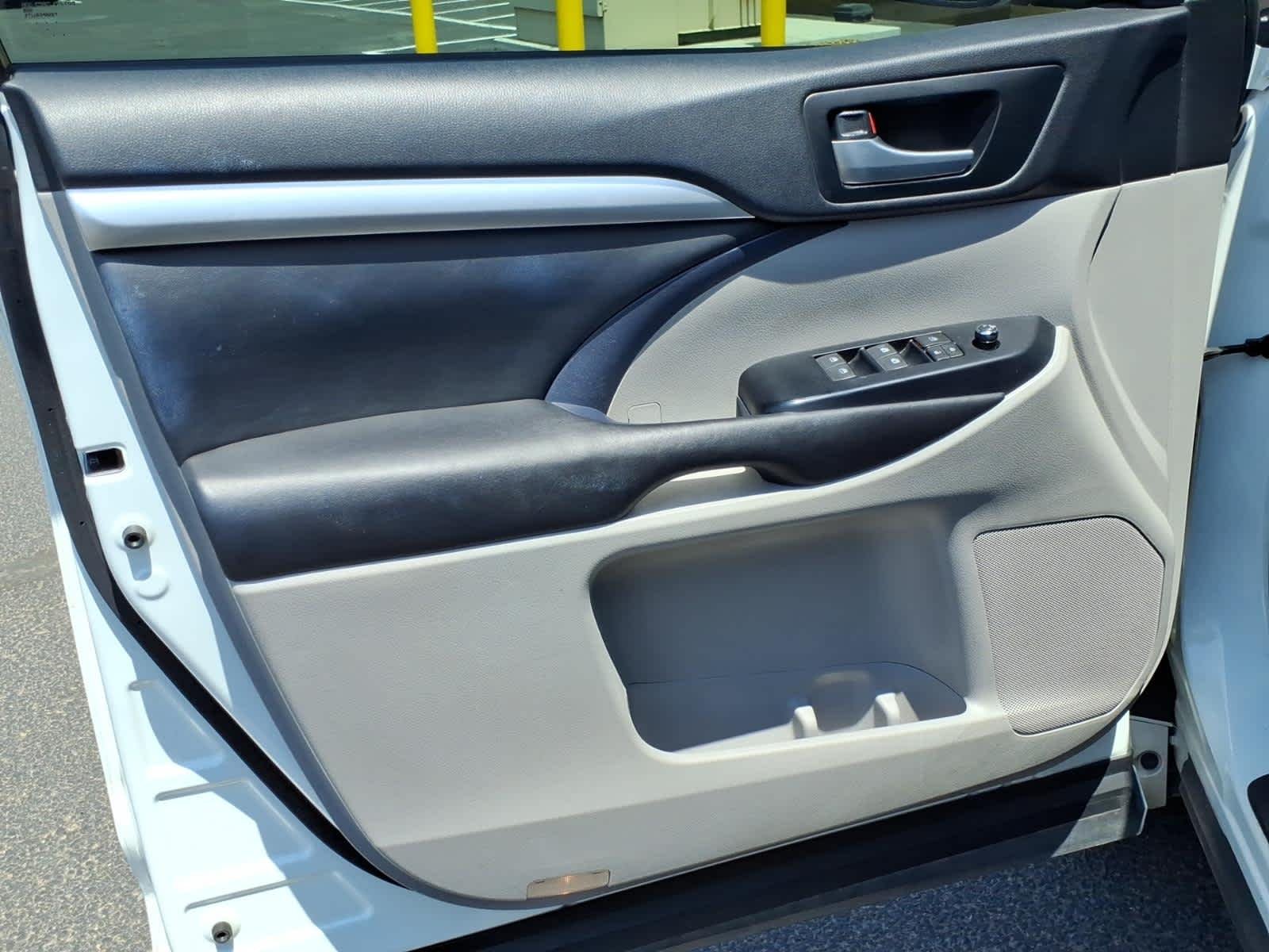 Used 2017 Blizzard Pearl Toyota XLE image 24