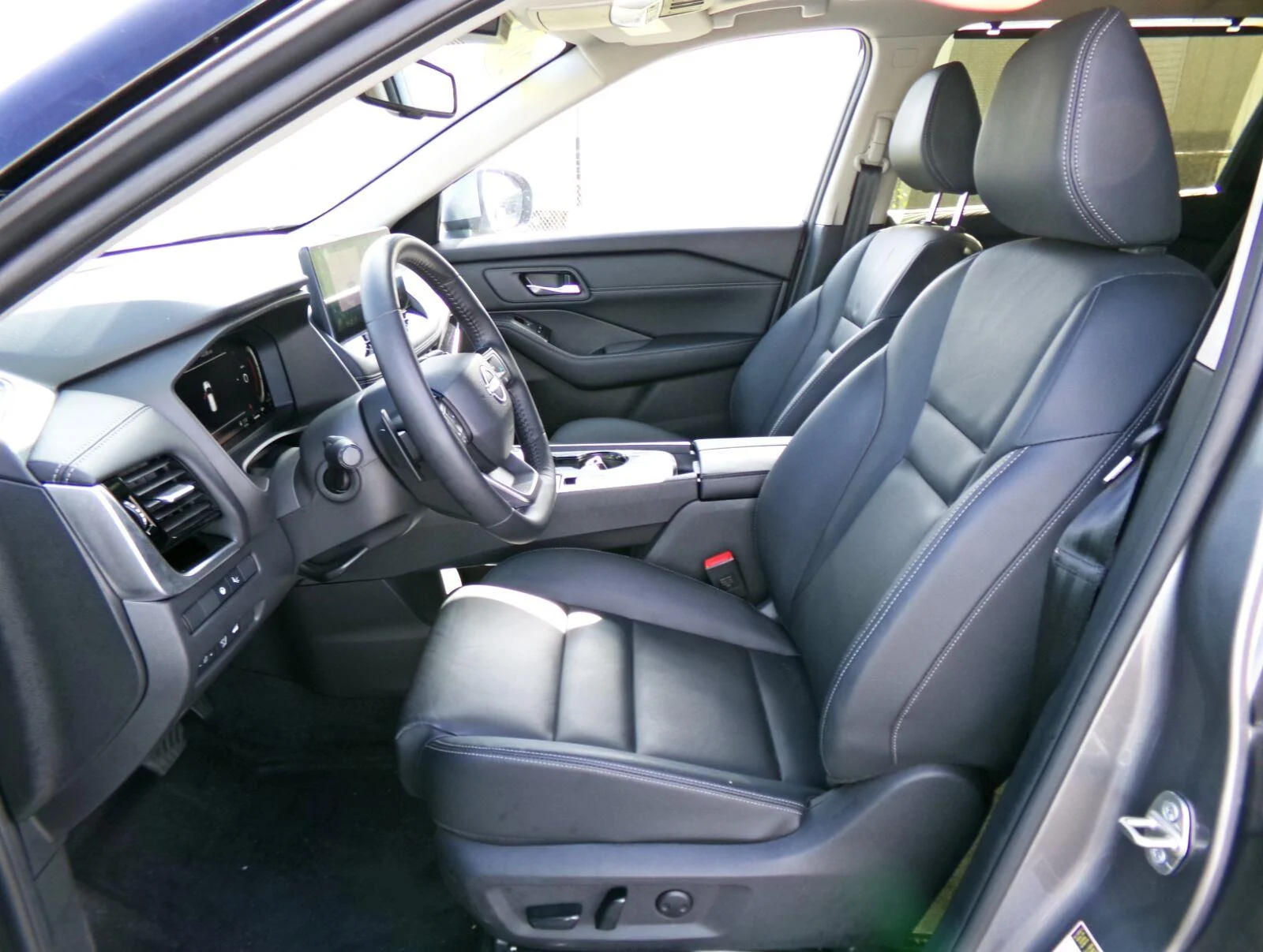 Used 2025 Gun Metallic Nissan SL image 13