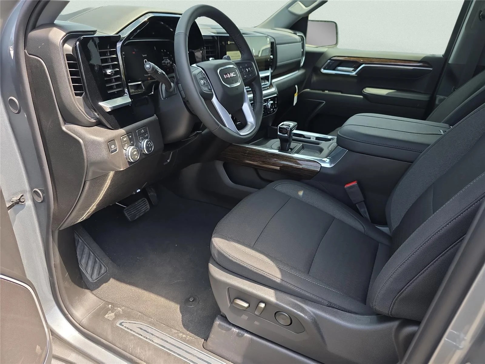 New 2026 Sterling Metallic GMC Elevation image 20