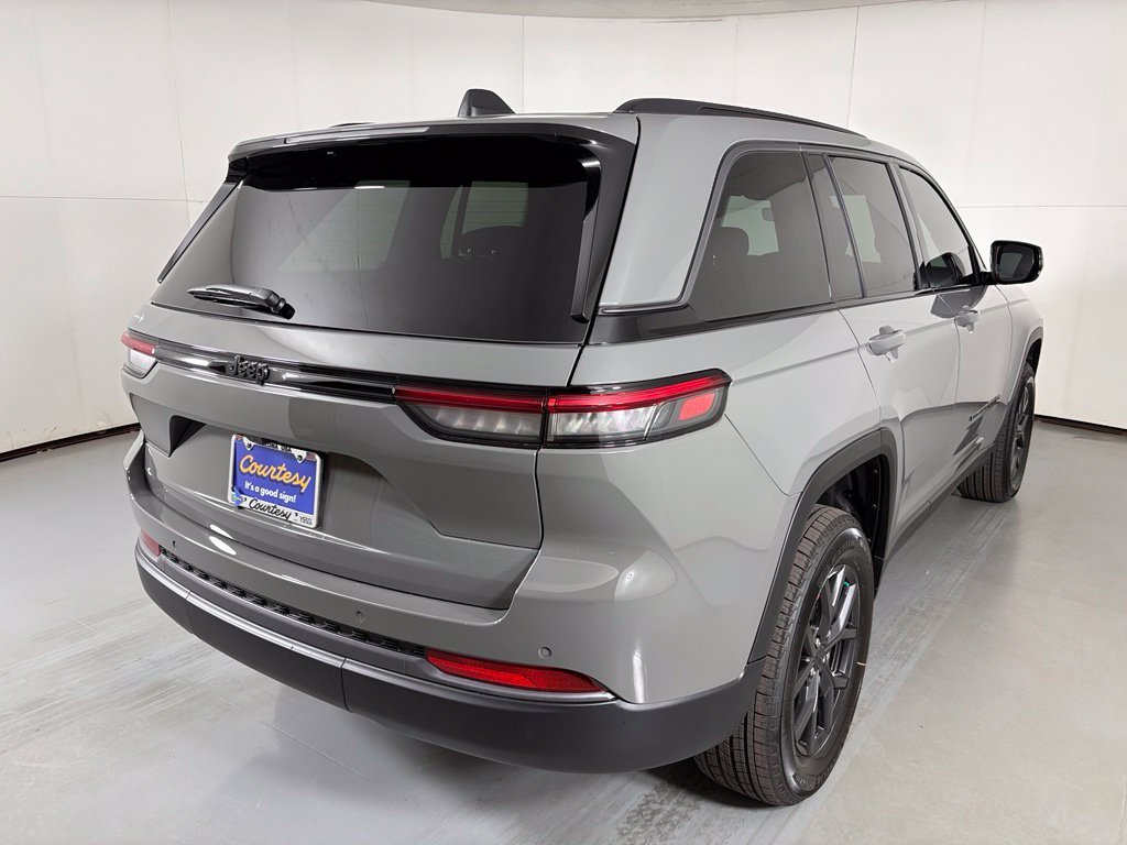 New 2027 Sting-Gray Clear-Coat Paint Jeep Altitude image 8