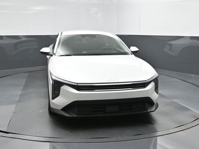 Used 2025 White Kia LXS image 17