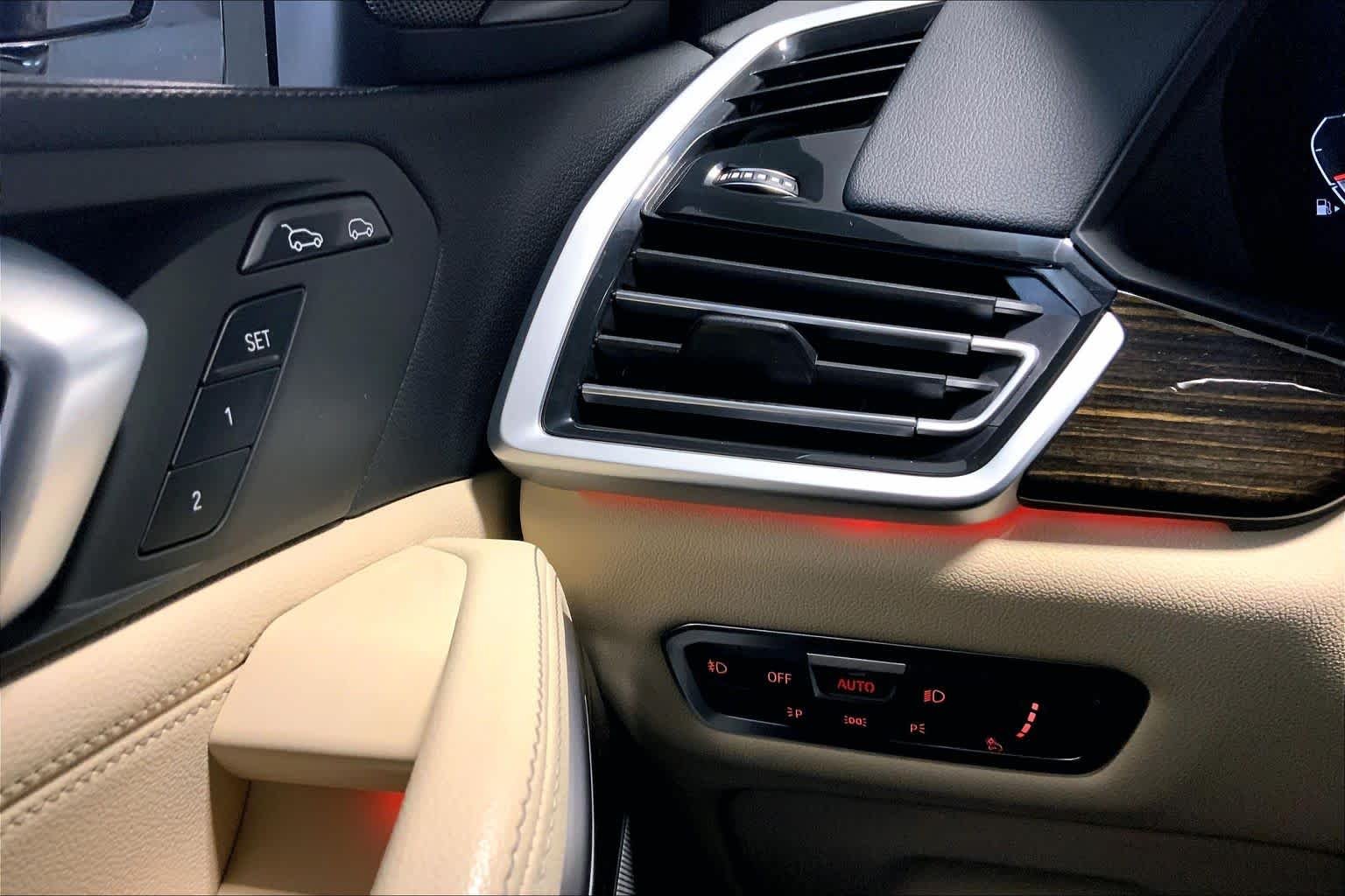Used 2021 Flamenco Red Metallic BMW xDrive40i image 33