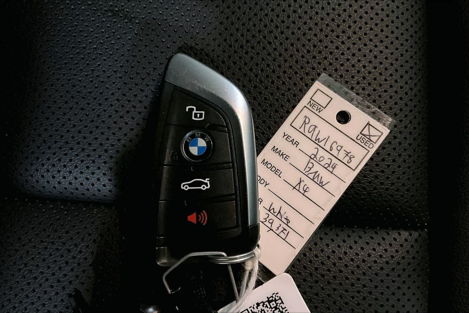 Used 2024 Alpine White BMW xDrive30i image 28