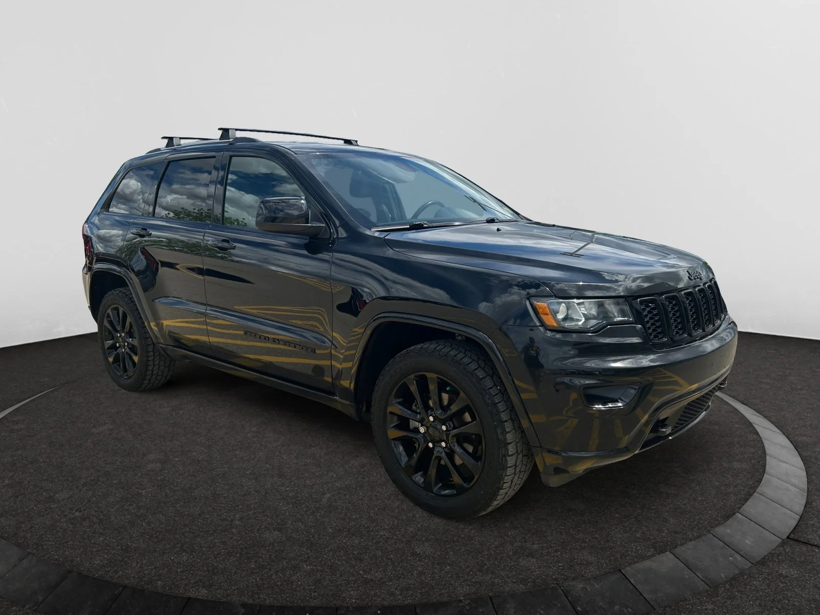 Used 2019 Diamond Black Crystal Pearl Jeep ALTITUDE image 7