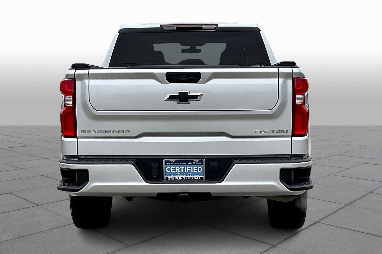 Used 2022 Silver Ice Metallic Chevrolet Custom image 5
