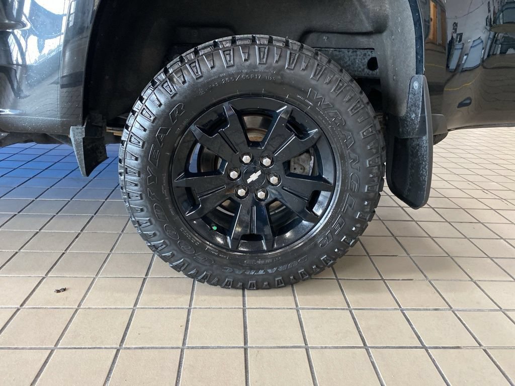 Used 2022 Black Chevrolet 4WD Z71 image 22