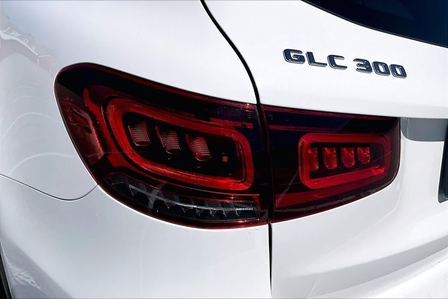 Used 2021 Polar White Mercedes-Benz GLC 300 image 29