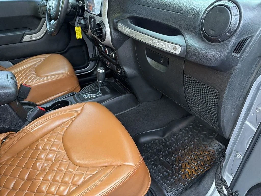 Used 2015 Silver Jeep Unlimited Sport image 38