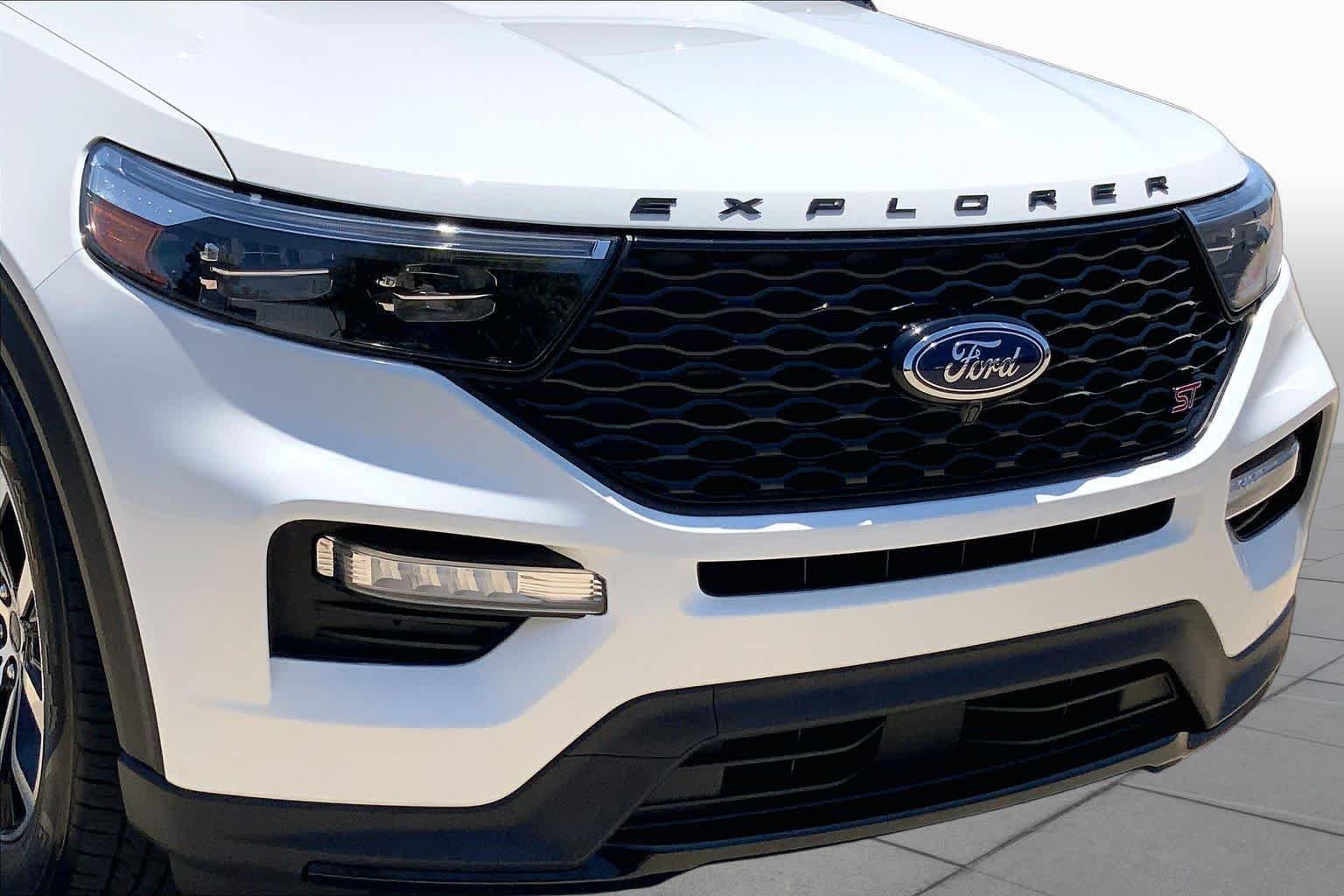 Used 2023 Star White Metallic Tri-Coat Ford ST image 29