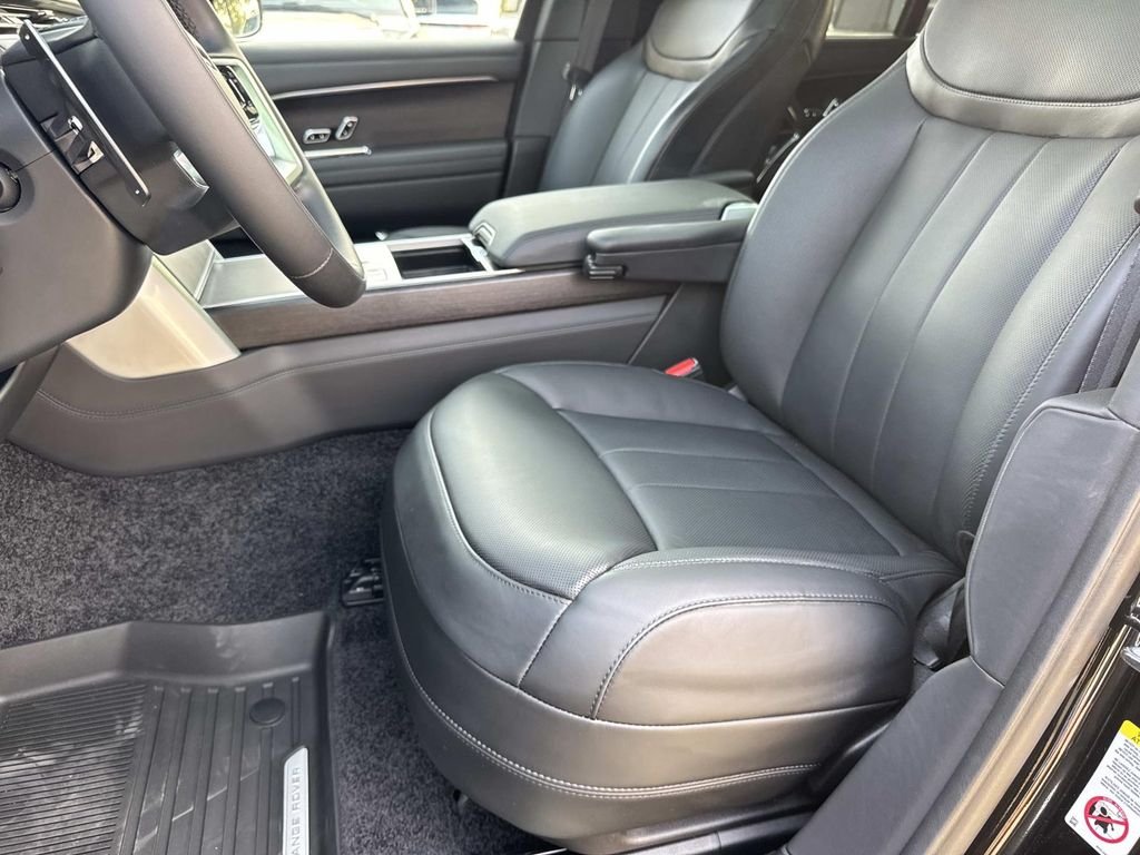 New 2026 Santorini Black Land Rover SE image 10