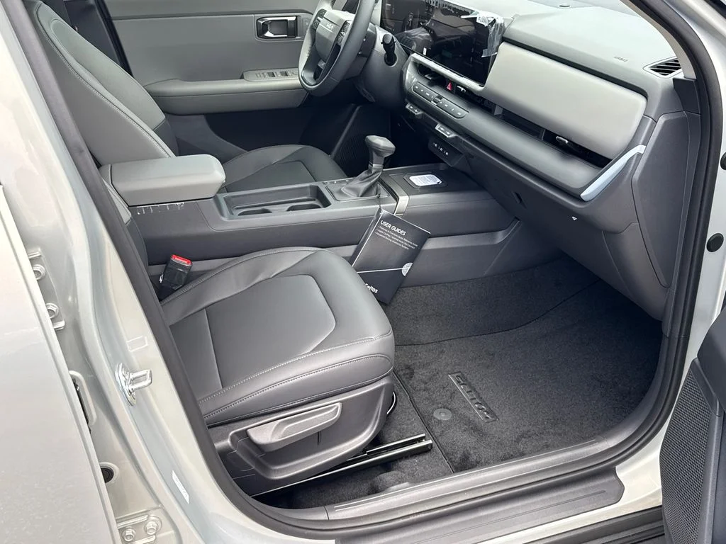 New 2027 Ivory Silver Kia EX image 13
