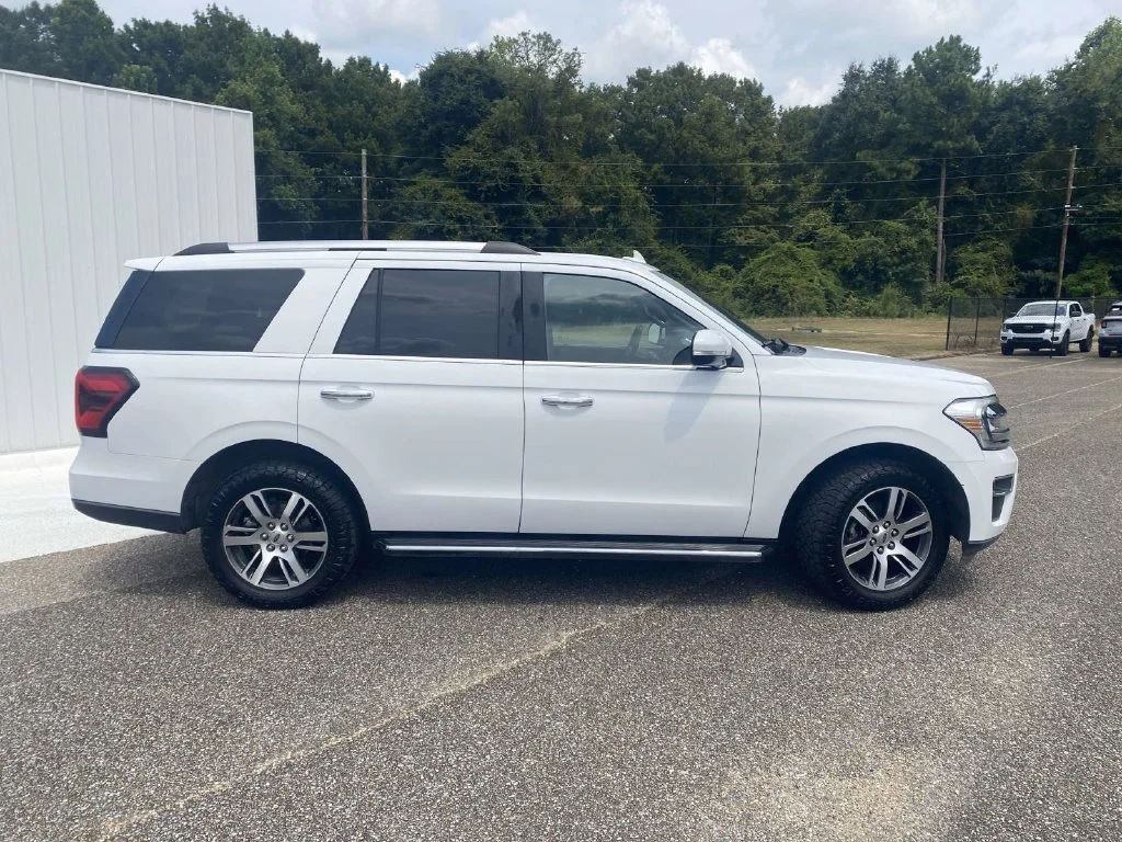 Used 2022 White Ford Limited image 8