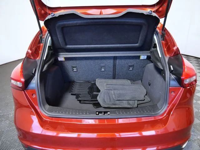 Used 2018 Red Ford SE image 9