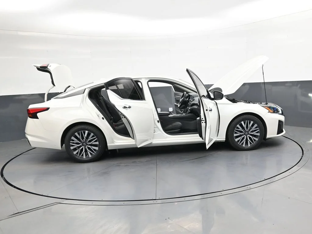 Used 2023 White Nissan 2.5 SV image 50