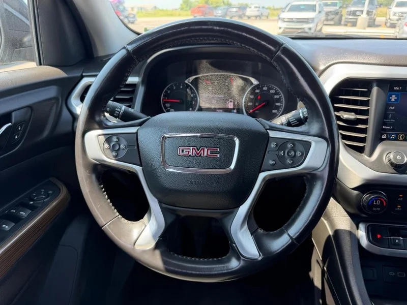 Certified Used 2020 Carbon Black Metallic GMC SLE image 13