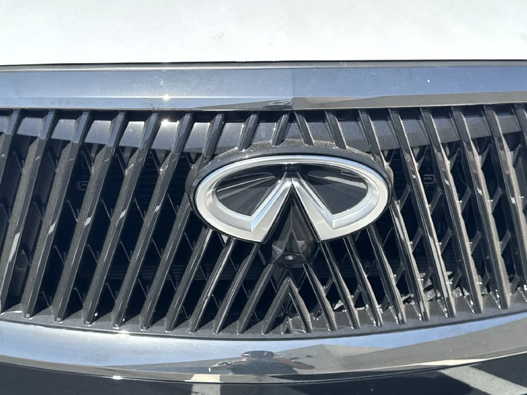 New 2027 2T RAD WHT INFINITI Autograph AWD image 32