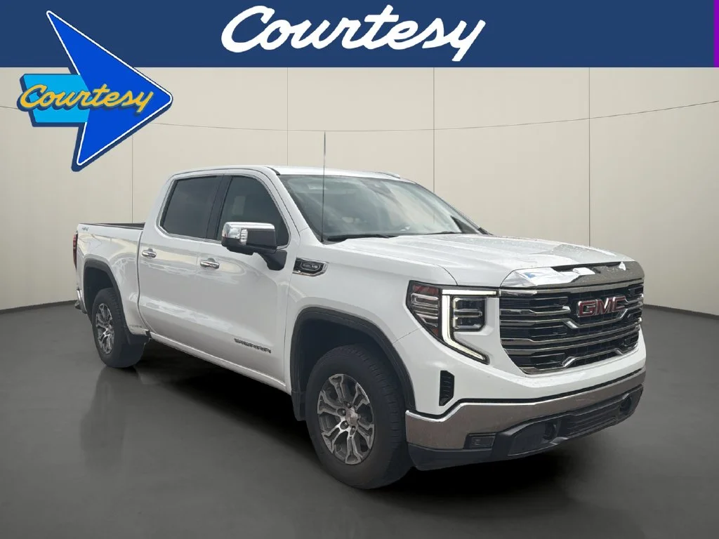 Used 2025 White GMC SLT image 1