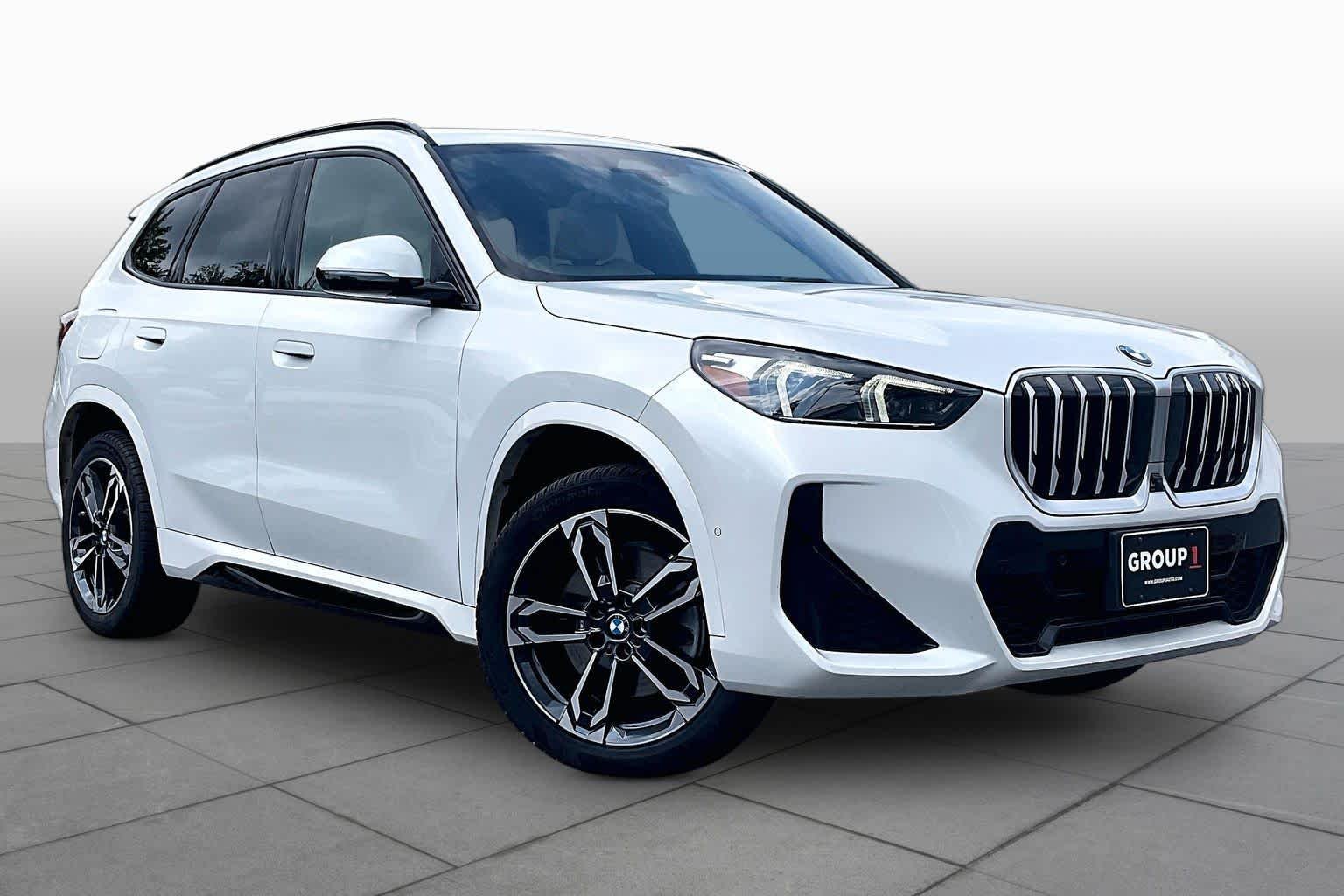Used 2023 Mineral White Metallic BMW xDrive28i image 2